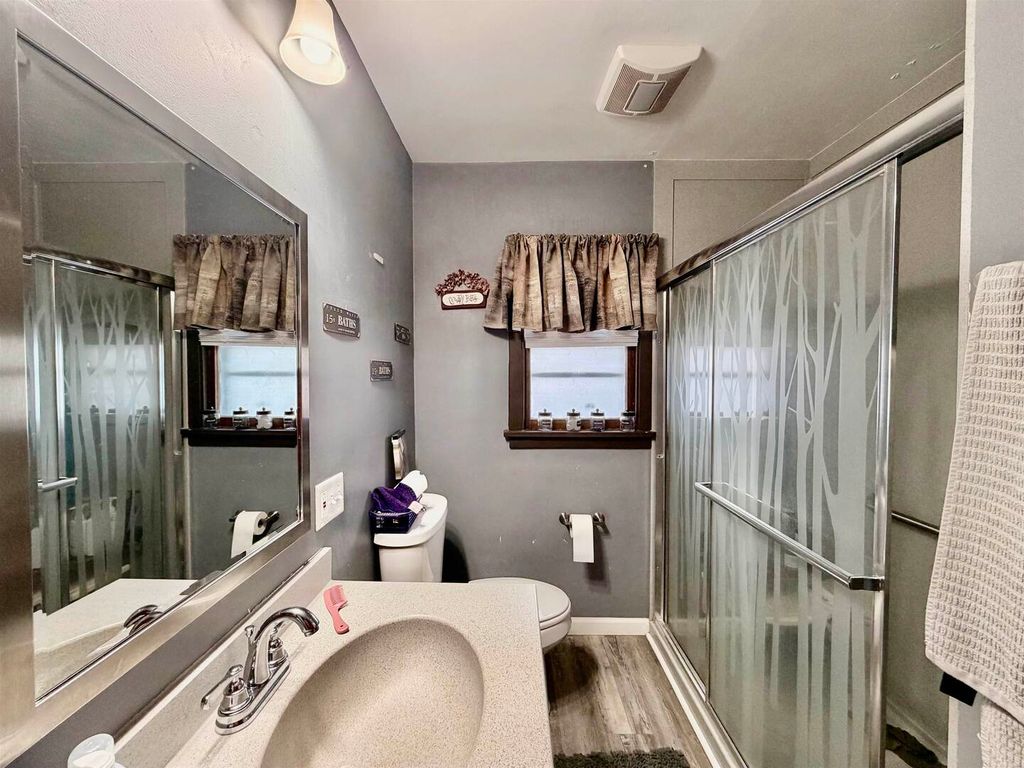 Image 9 of property listing at 226 S Pine St Street, Centralia, IL 62801