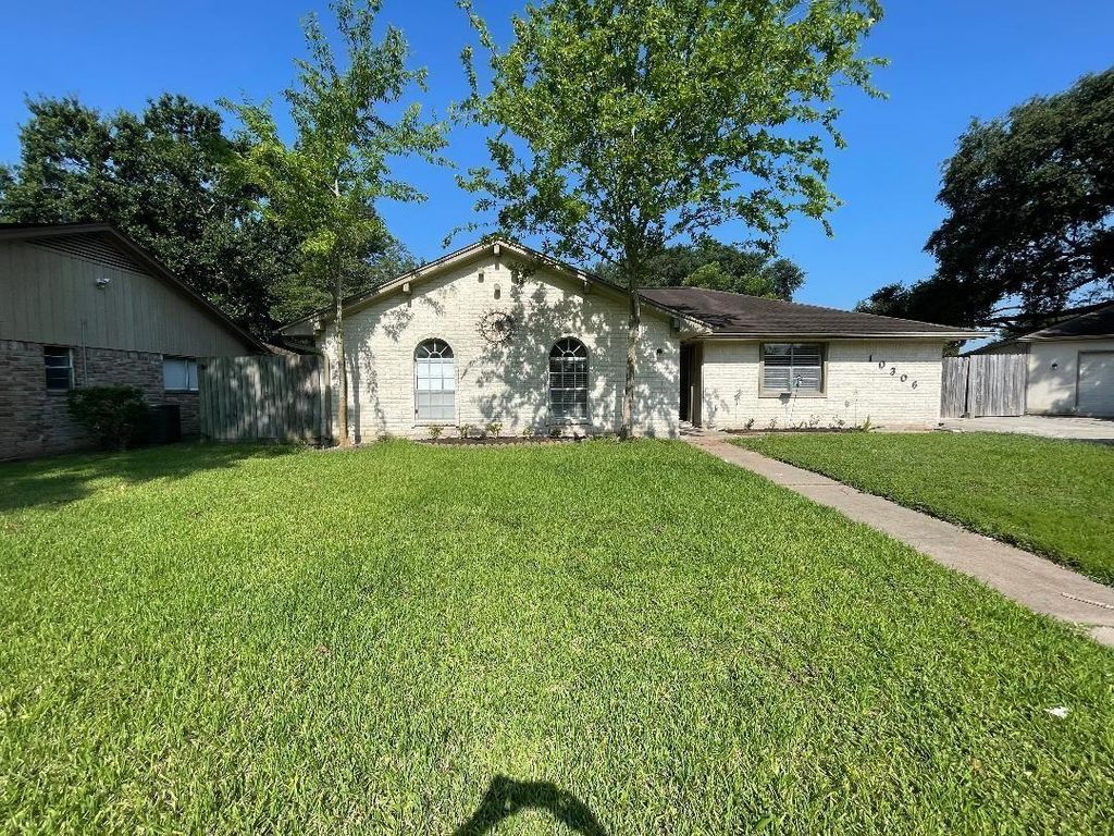 10306 Twin Hills Court, Houston, TX 77031