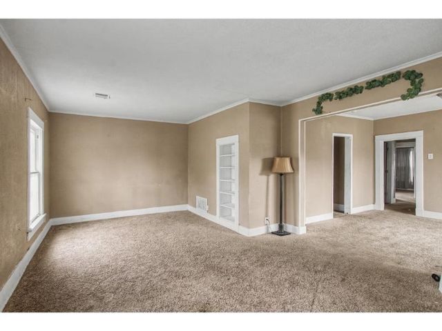 118 N Chestnut St, Douglass, KS 67039