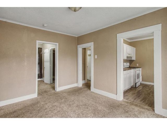 118 N Chestnut St, Douglass, KS 67039