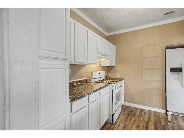 118 N Chestnut St, Douglass, KS 67039