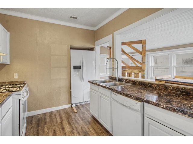 118 N Chestnut St, Douglass, KS 67039