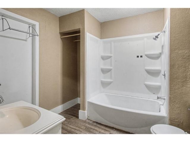 118 N Chestnut St, Douglass, KS 67039