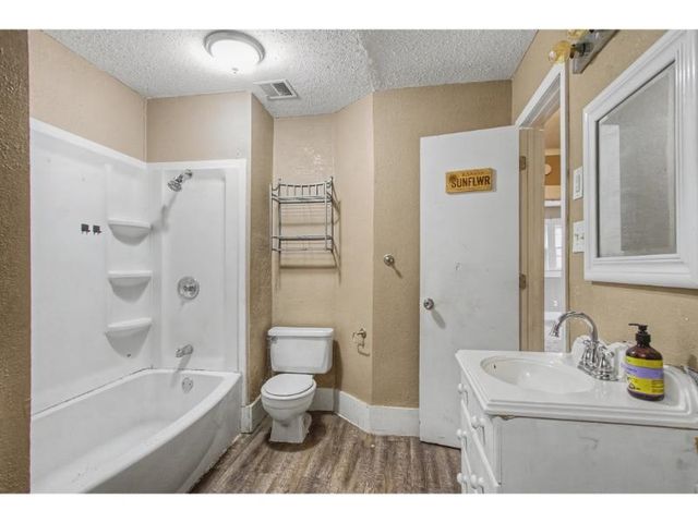 118 N Chestnut St, Douglass, KS 67039