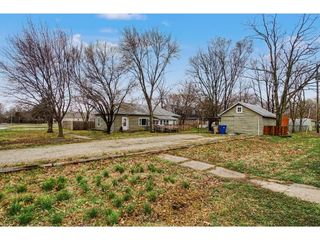 118 N Chestnut St, Douglass, KS 67039