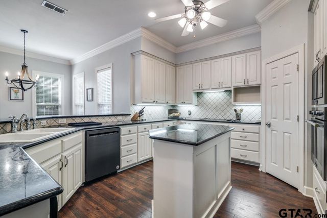 1624 Meadowlark Lane, Hideaway, TX 75771