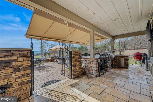 3056 HAMPSHIRE GRADE RD, Hedgesville, WV 25427
