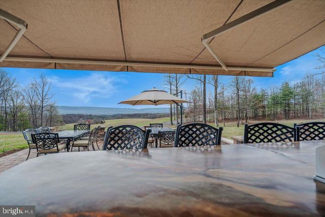 3056 HAMPSHIRE GRADE RD, Hedgesville, WV 25427