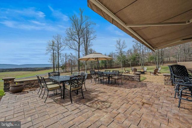 3056 HAMPSHIRE GRADE RD, Hedgesville, WV 25427
