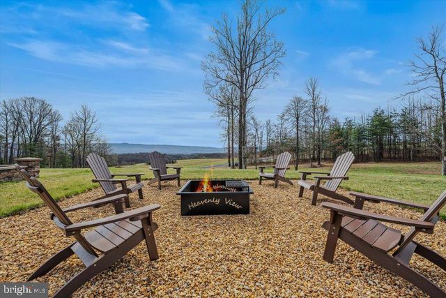 3056 HAMPSHIRE GRADE RD, Hedgesville, WV 25427