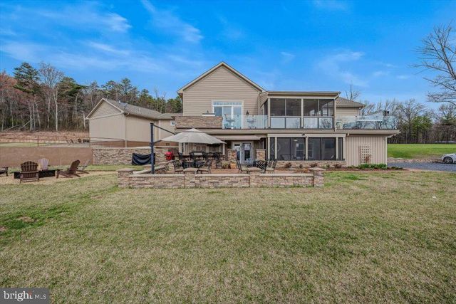 3056 HAMPSHIRE GRADE RD, Hedgesville, WV 25427