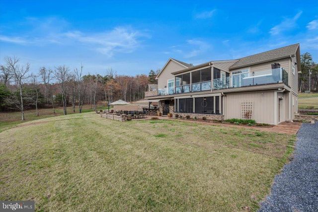 3056 HAMPSHIRE GRADE RD, Hedgesville, WV 25427
