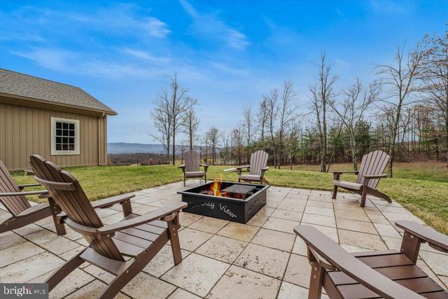 3056 HAMPSHIRE GRADE RD, Hedgesville, WV 25427