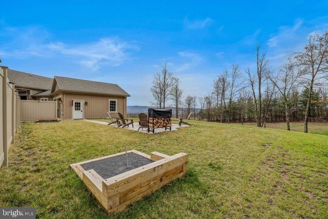 3056 HAMPSHIRE GRADE RD, Hedgesville, WV 25427