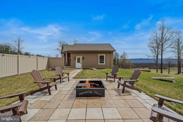 3056 HAMPSHIRE GRADE RD, Hedgesville, WV 25427