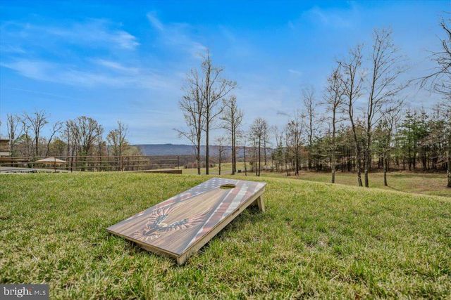 3056 HAMPSHIRE GRADE RD, Hedgesville, WV 25427