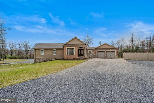 3056 HAMPSHIRE GRADE RD, Hedgesville, WV 25427
