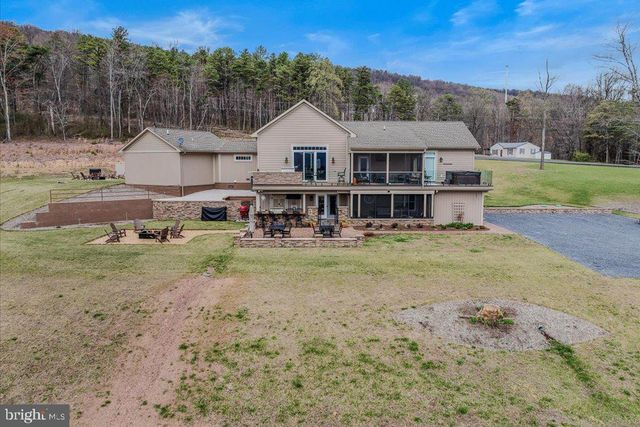 3056 HAMPSHIRE GRADE RD, Hedgesville, WV 25427