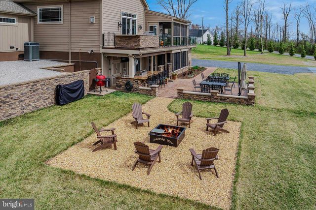 3056 HAMPSHIRE GRADE RD, Hedgesville, WV 25427