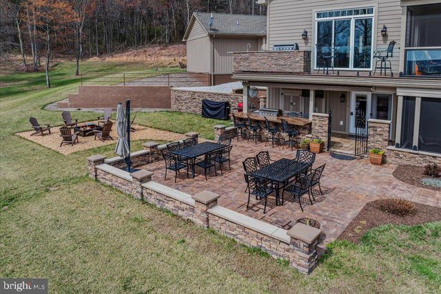 3056 HAMPSHIRE GRADE RD, Hedgesville, WV 25427