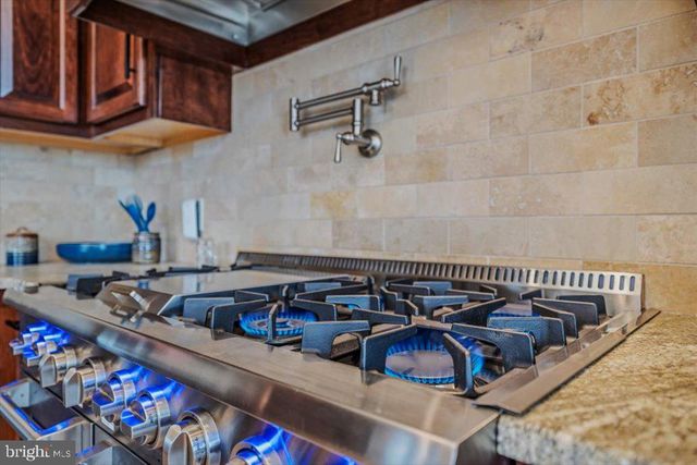 3056 HAMPSHIRE GRADE RD, Hedgesville, WV 25427