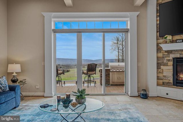 3056 HAMPSHIRE GRADE RD, Hedgesville, WV 25427