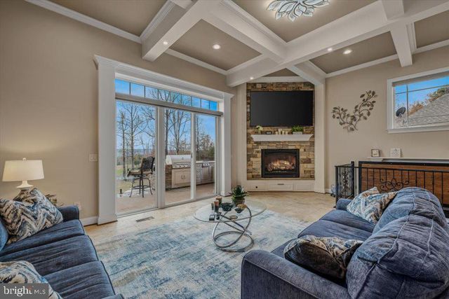3056 HAMPSHIRE GRADE RD, Hedgesville, WV 25427