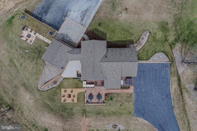 3056 HAMPSHIRE GRADE RD, Hedgesville, WV 25427