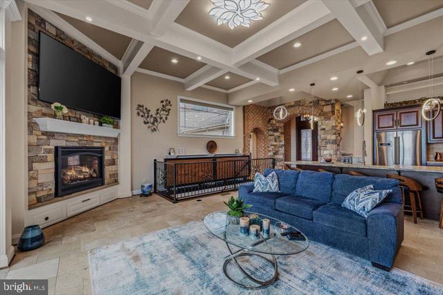 3056 HAMPSHIRE GRADE RD, Hedgesville, WV 25427