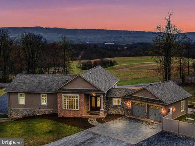3056 HAMPSHIRE GRADE RD, Hedgesville, WV 25427