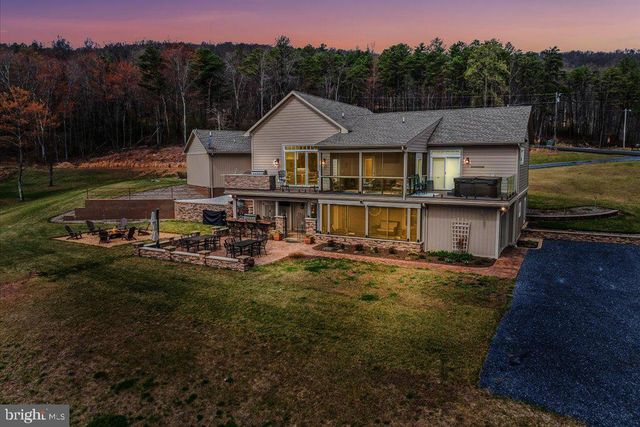 3056 HAMPSHIRE GRADE RD, Hedgesville, WV 25427