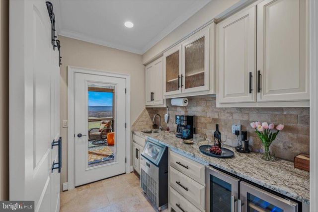 3056 HAMPSHIRE GRADE RD, Hedgesville, WV 25427