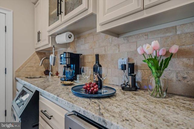3056 HAMPSHIRE GRADE RD, Hedgesville, WV 25427