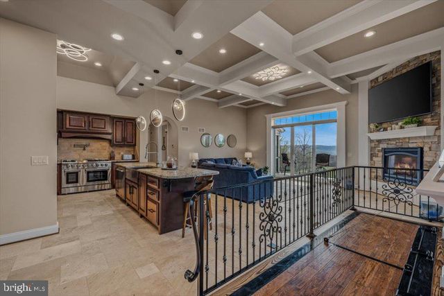 3056 HAMPSHIRE GRADE RD, Hedgesville, WV 25427
