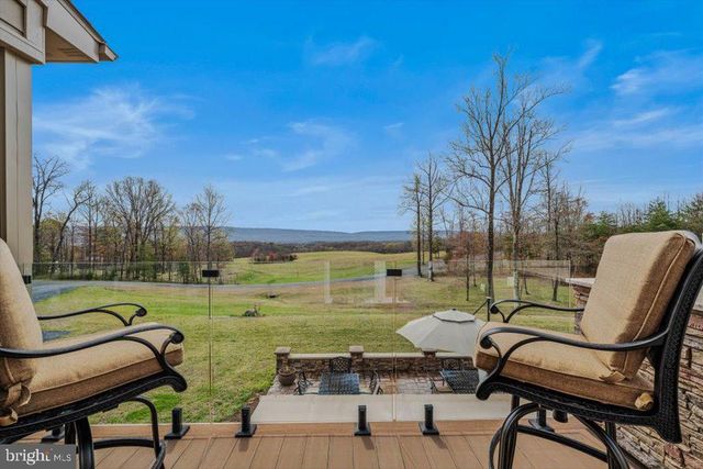 3056 HAMPSHIRE GRADE RD, Hedgesville, WV 25427