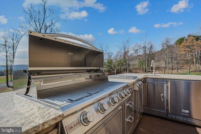 3056 HAMPSHIRE GRADE RD, Hedgesville, WV 25427