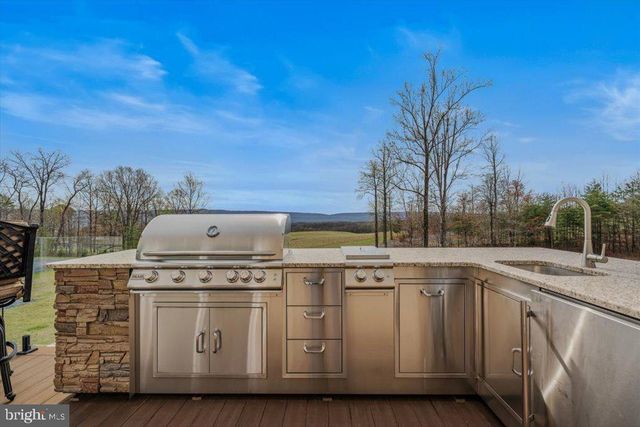 3056 HAMPSHIRE GRADE RD, Hedgesville, WV 25427
