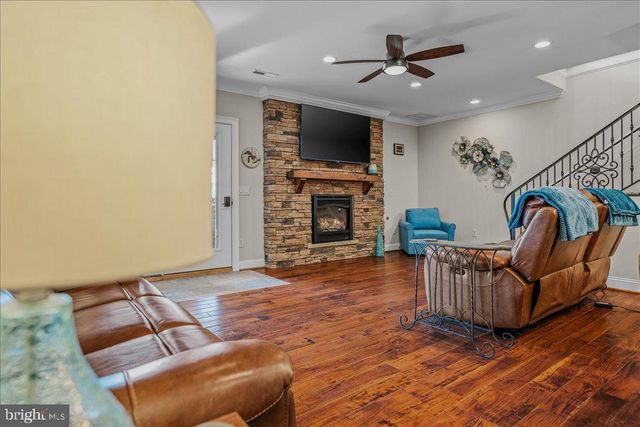 3056 HAMPSHIRE GRADE RD, Hedgesville, WV 25427