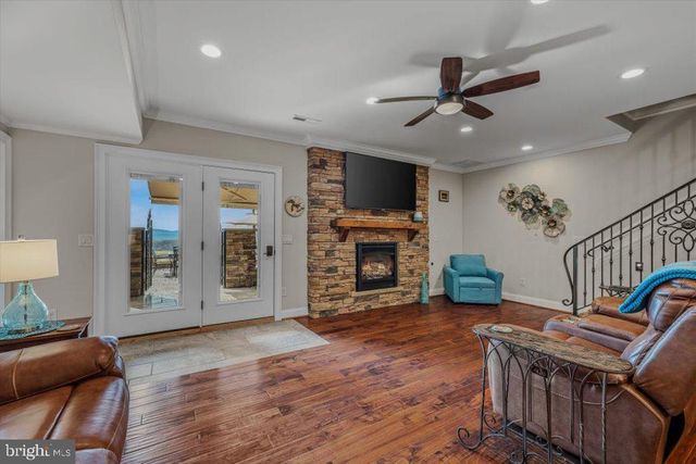 3056 HAMPSHIRE GRADE RD, Hedgesville, WV 25427