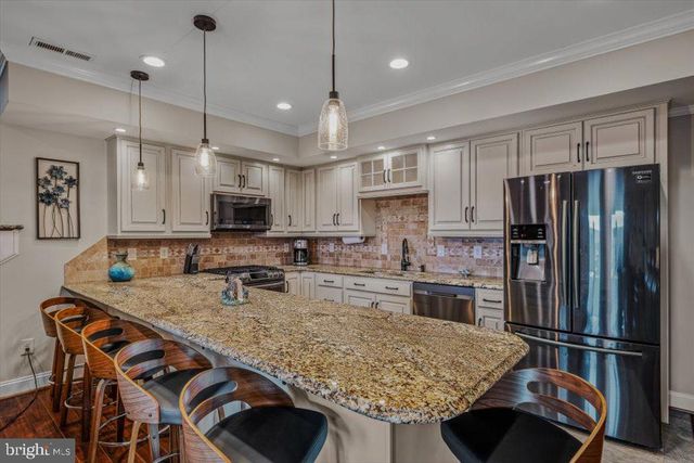 3056 HAMPSHIRE GRADE RD, Hedgesville, WV 25427