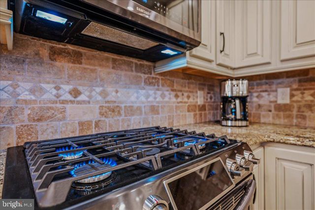 3056 HAMPSHIRE GRADE RD, Hedgesville, WV 25427