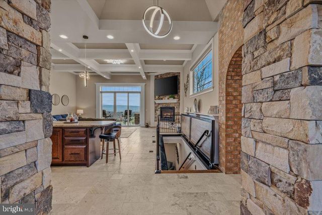 3056 HAMPSHIRE GRADE RD, Hedgesville, WV 25427
