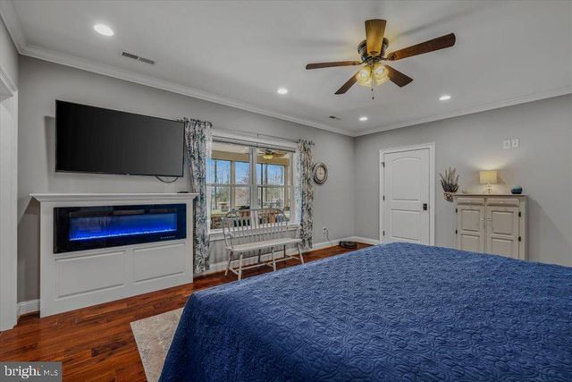 3056 HAMPSHIRE GRADE RD, Hedgesville, WV 25427