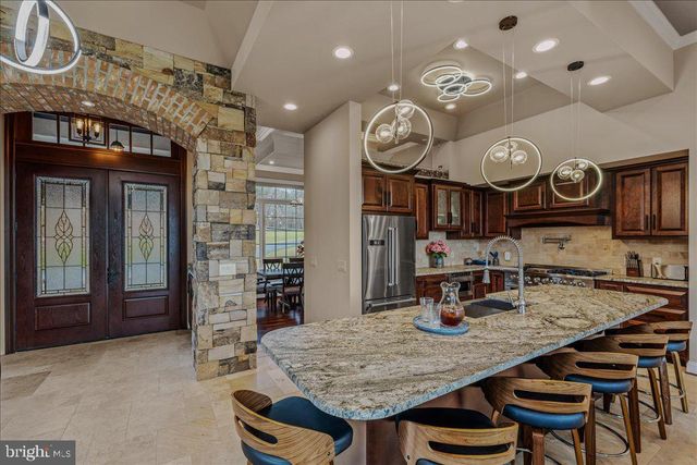 3056 HAMPSHIRE GRADE RD, Hedgesville, WV 25427