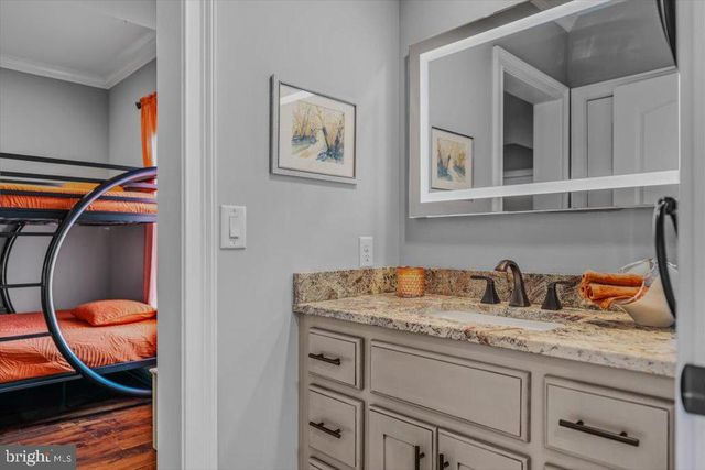 3056 HAMPSHIRE GRADE RD, Hedgesville, WV 25427
