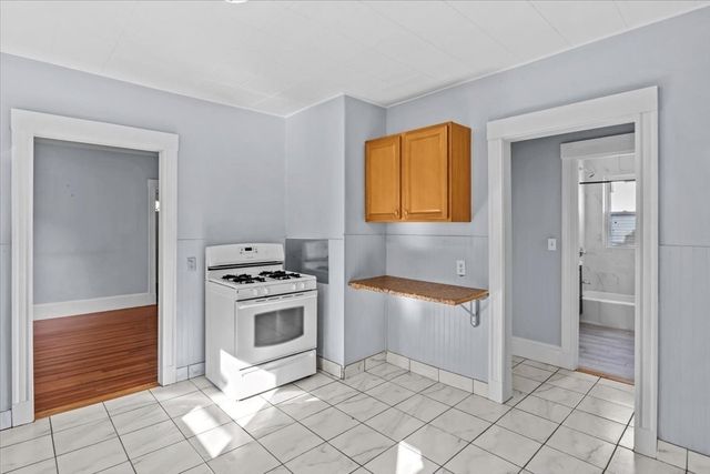 25-27 Kenwood Rd 1, Everett, MA 02149