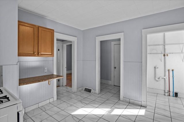 25-27 Kenwood Rd 1, Everett, MA 02149
