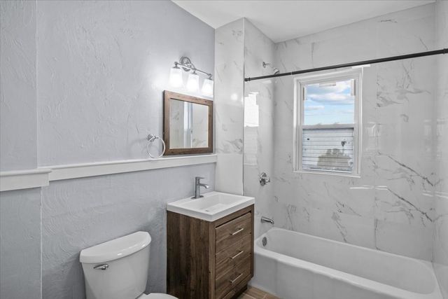 25-27 Kenwood Rd 1, Everett, MA 02149