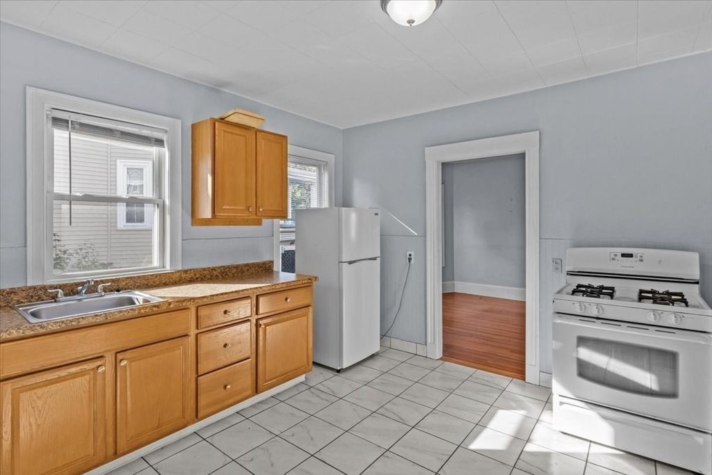 25-27 Kenwood Rd 1, Everett, MA 02149