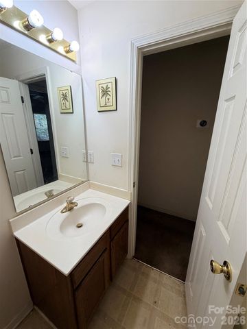 3834 Brookchase Lane, Charlotte, NC 28205